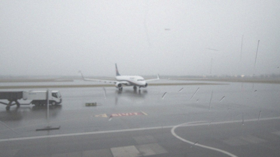 Jakie warunki meteorologiczne mogą wpłynąć na czas lotu?