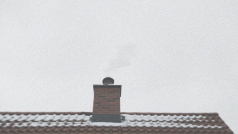 Czy dym z pieca to czad? Bezpieczeństwo i jakość powietrza w domu